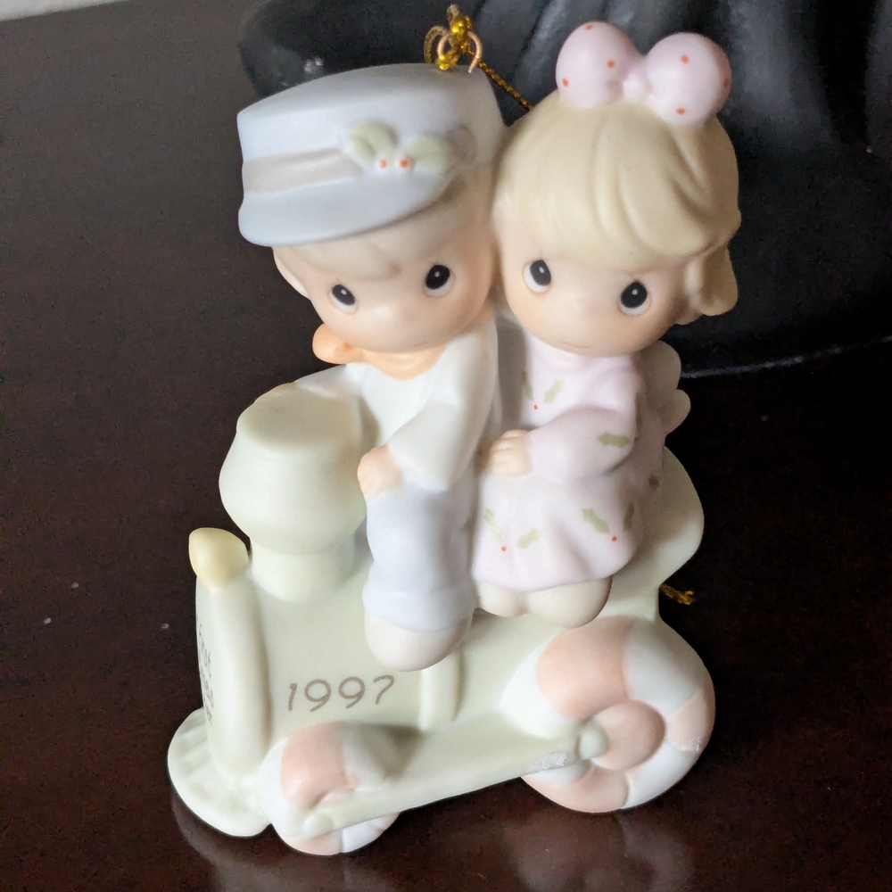 Beautiful & Cute "Our First Christmas Together" Precious Moments Christmas Decor